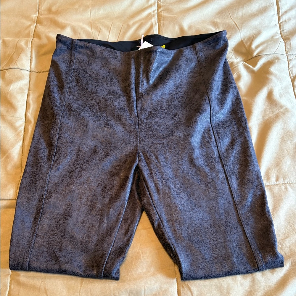 Blackish Suede Like Lysse Leggings
